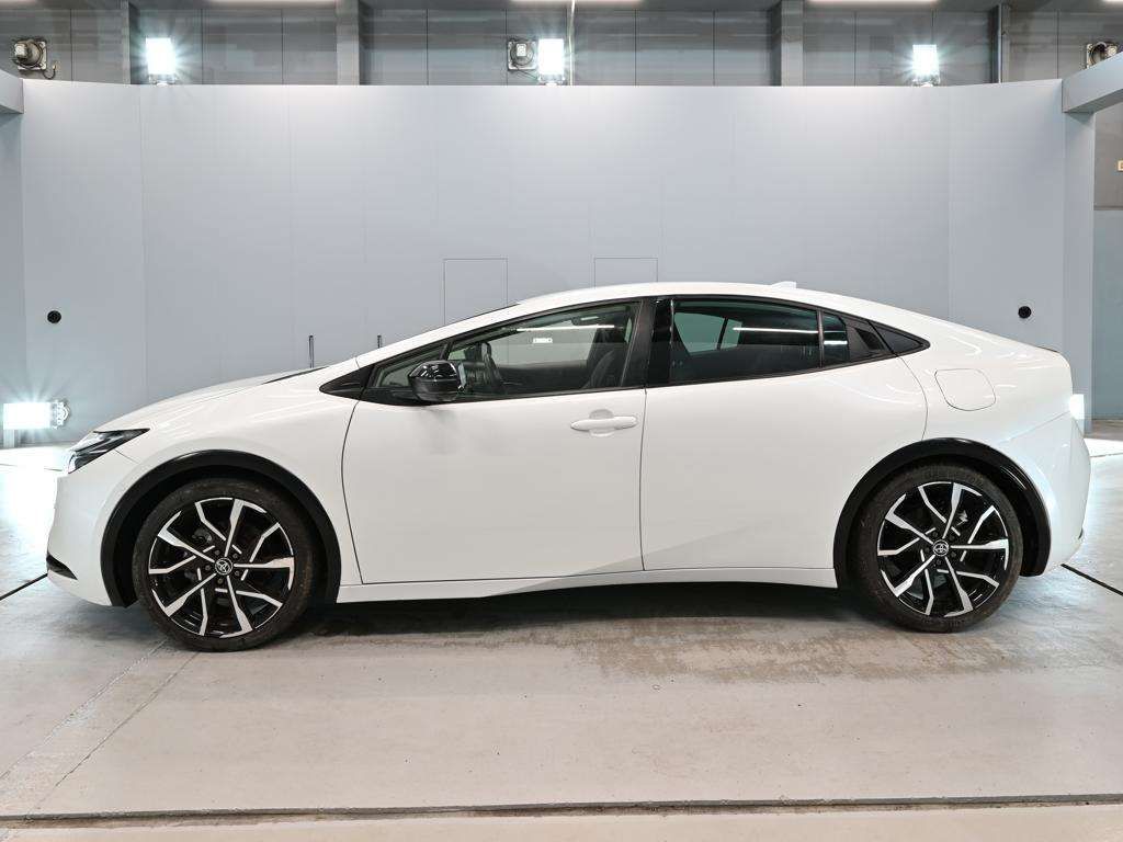 2025 Toyota Prius PHEV Z auction photo 4