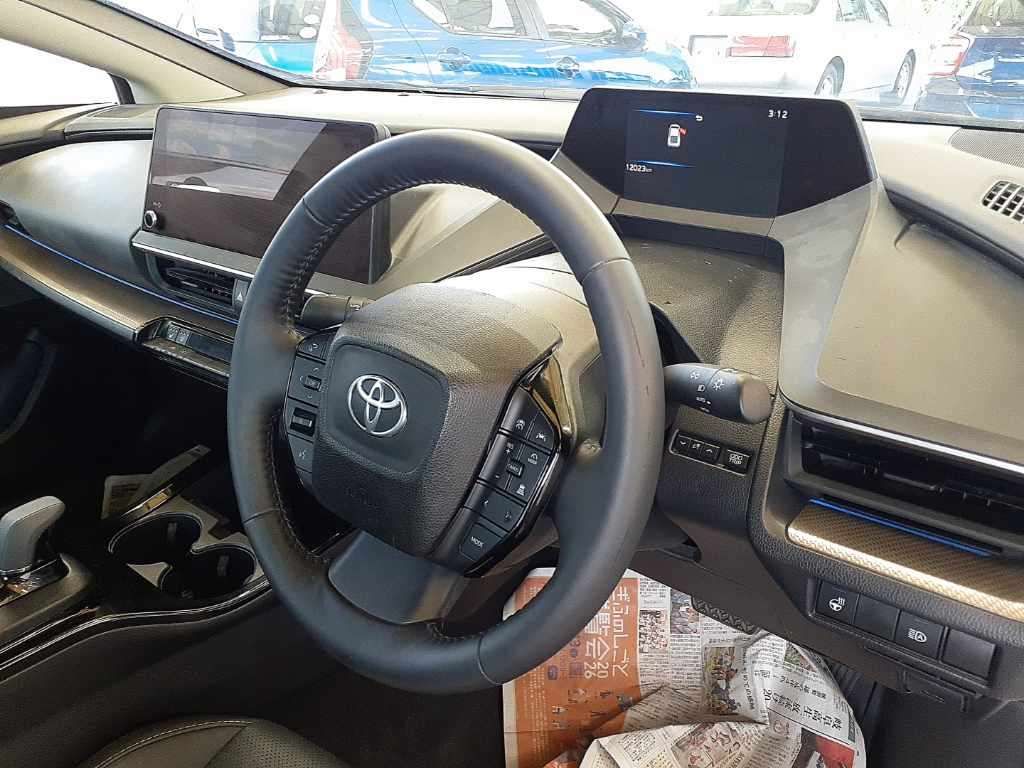 2025 Toyota Prius PHEV Z auction photo 9