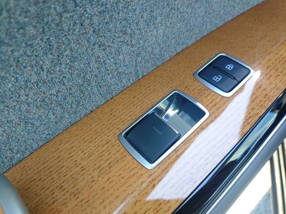 2019 Toyota Century auction photo 13