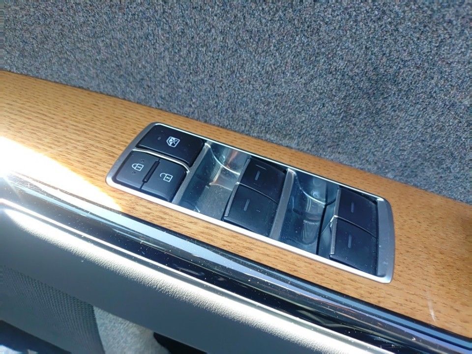2019 Toyota Century auction photo 14