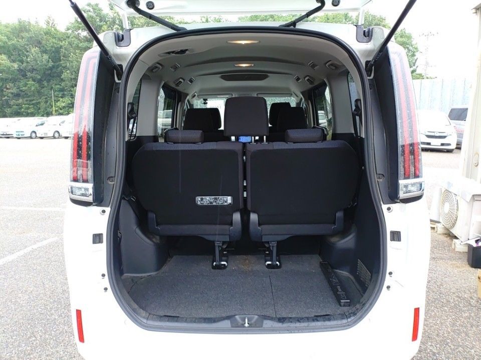 2021 Toyota Noah auction photo 8