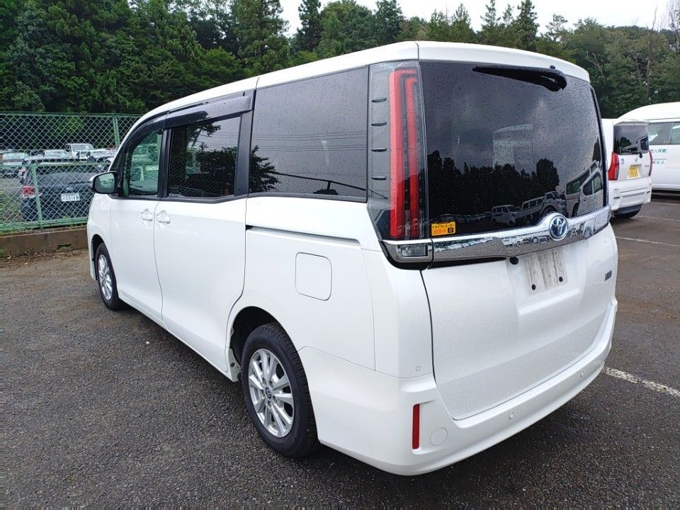 2021 Toyota Noah auction photo 6