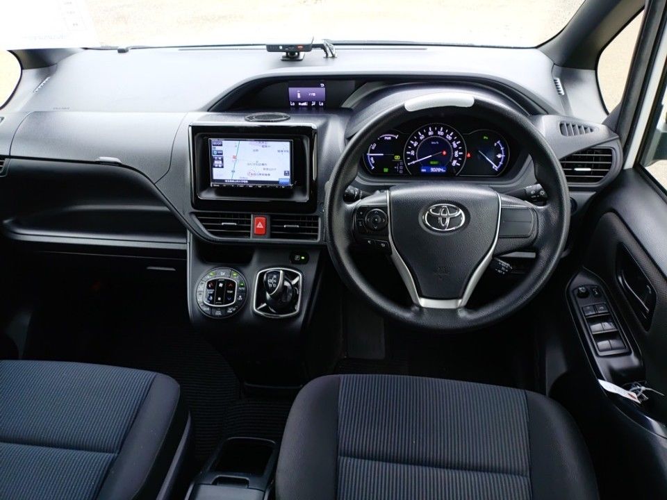 2021 Toyota Noah auction photo 3