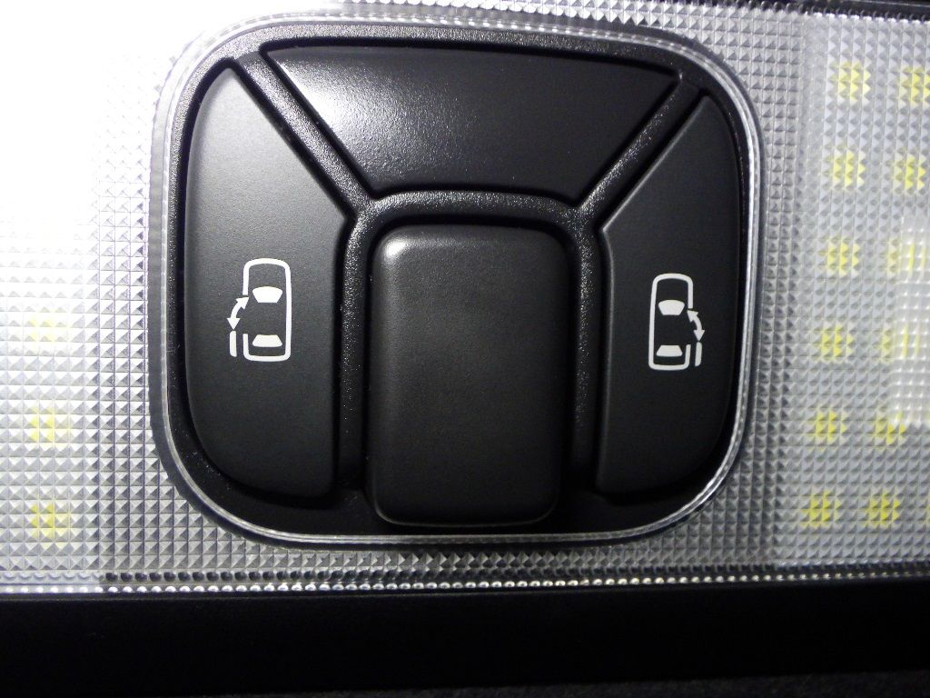 2018 Toyota Estima Aeras Premium auction photo 8