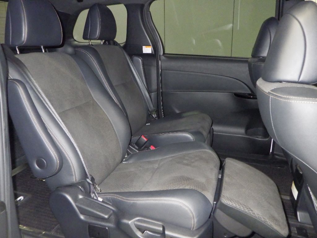 2018 Toyota Estima Aeras Premium auction photo 7