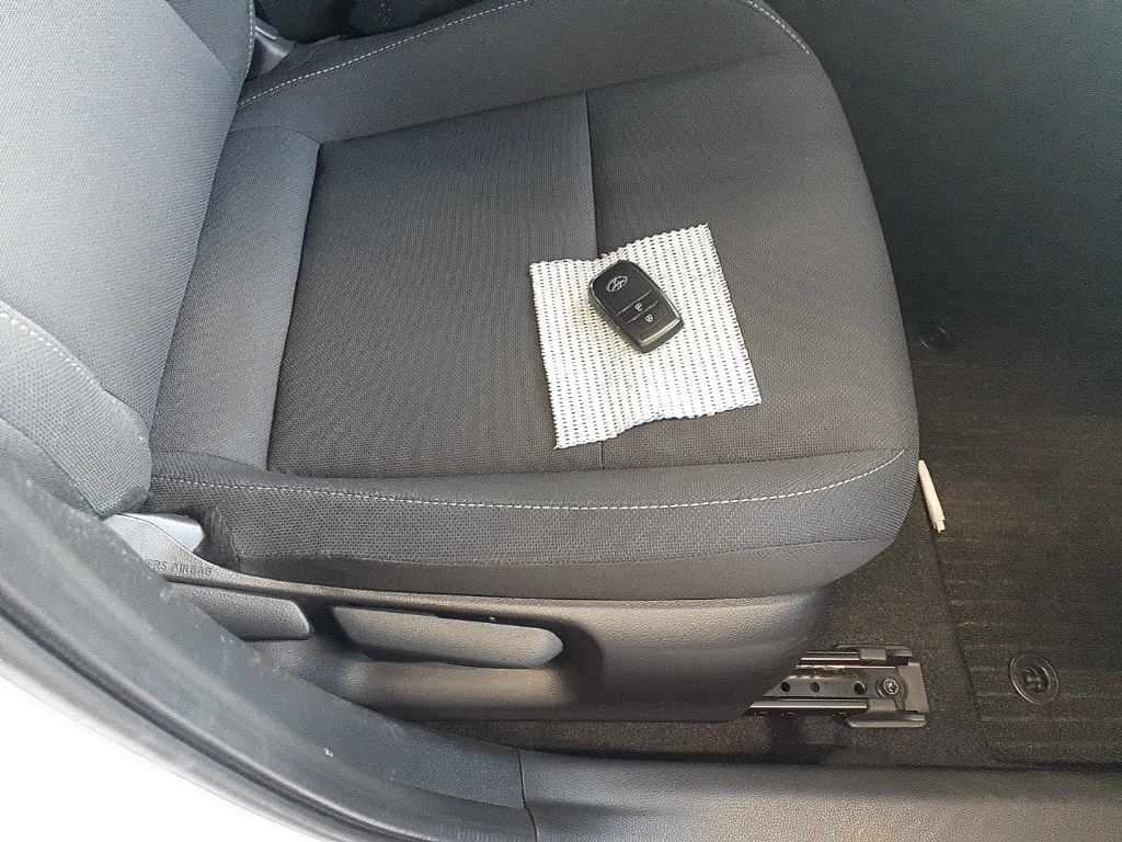 2025 Toyota Prius G auction photo 10