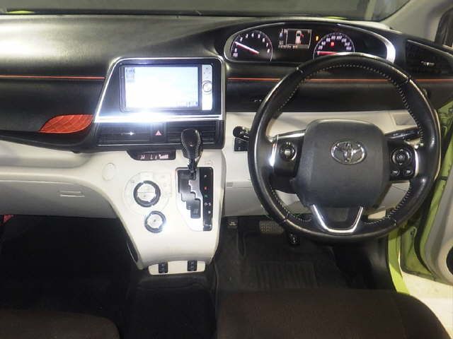 2015 Toyota Sienta G 7nin auction photo 3