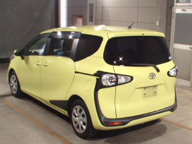 2015 Toyota Sienta G 7nin auction photo 2