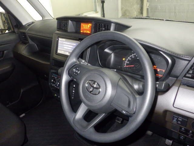 2021 Toyota Roomy X auction photo 3