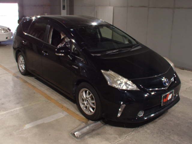 2014 Toyota Prius Alpha S-Tune Black Japan auction vehicle
