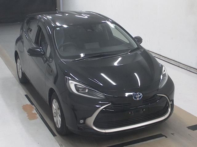 2021 Toyota Aqua Z Japan auction vehicle