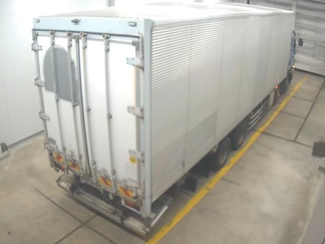 2012 Isuzu バン auction photo 2