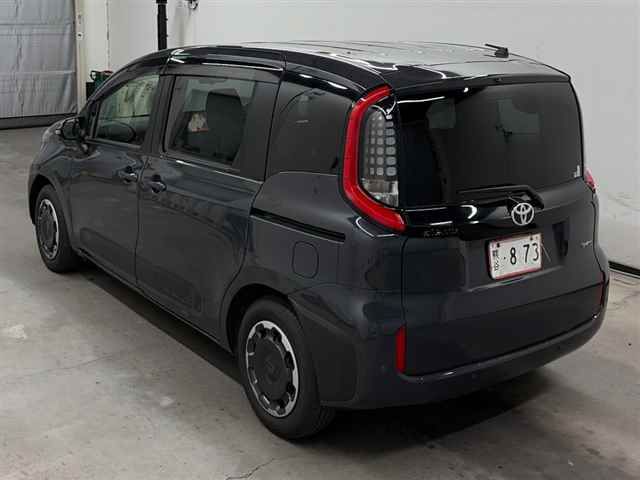 2025 Toyota Sienta ハイブリッドZ auction photo 2