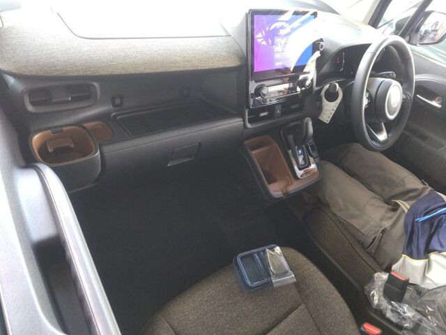 2026 Toyota Sienta ハイブリッドZ auction photo 3