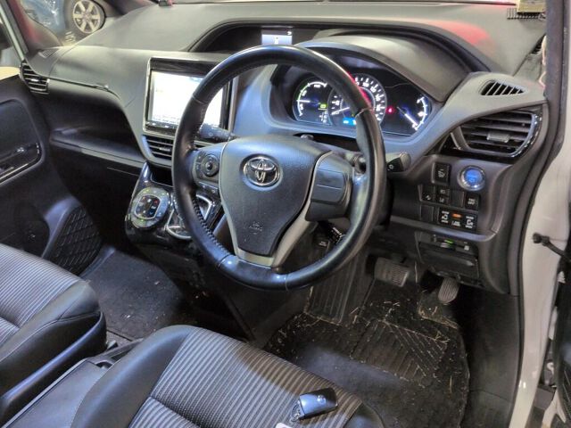 2017 Toyota Noah HV SI auction photo 3