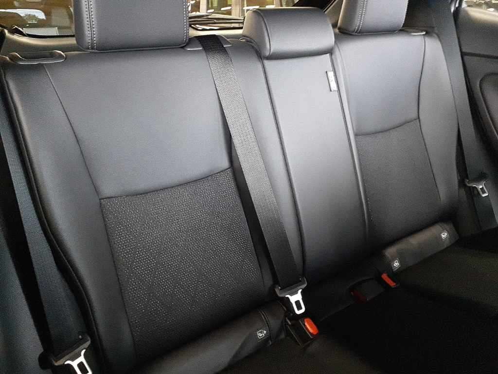 2026 Toyota Yaris Cross Hybrid Z Urbano auction photo 11