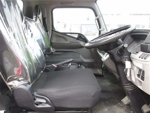 2018 Mitsubishi Fuso Canter Wide Long auction photo 4