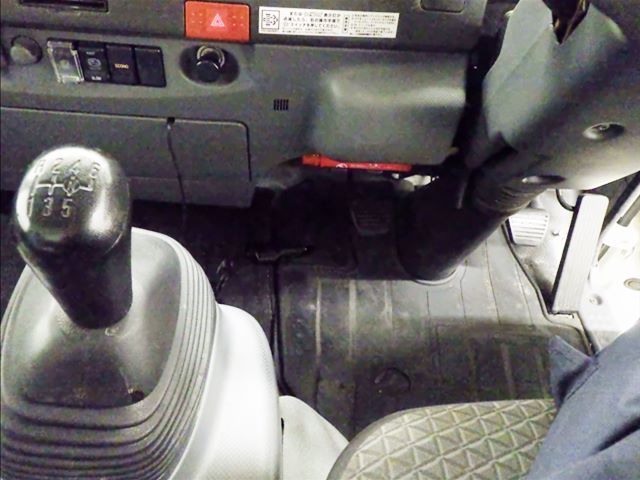 2019 Isuzu Elf Van auction photo 8