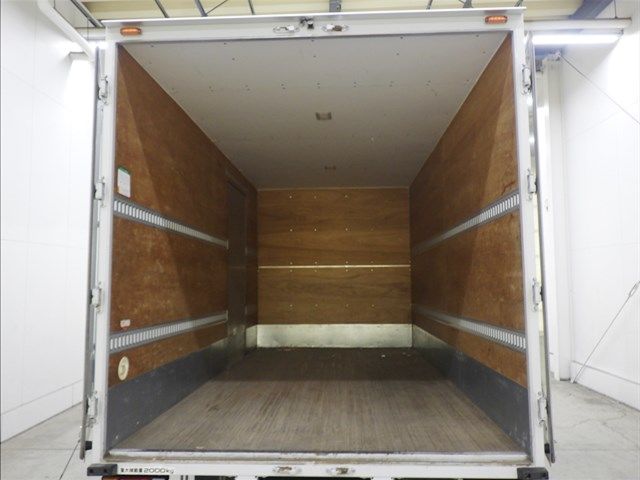 2019 Isuzu Elf Van auction photo 4