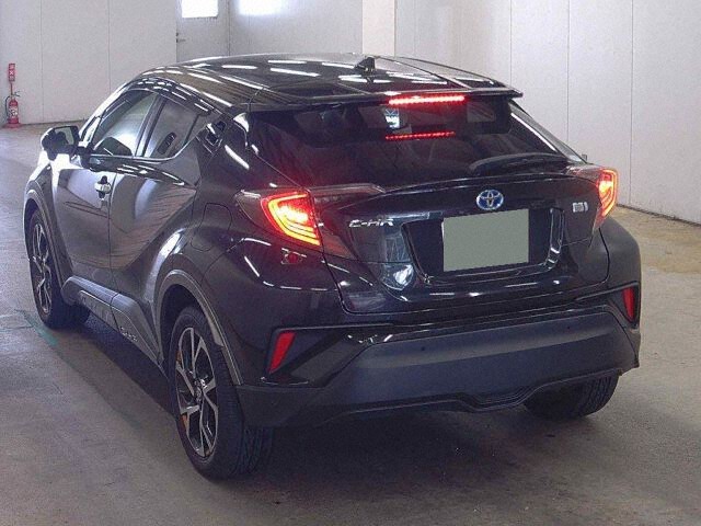 2017 Toyota C-HR G LED Edition auction photo 2