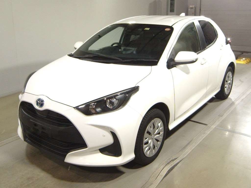 2023 Toyota Yaris ハイブリッドX 4WD Japan auction vehicle