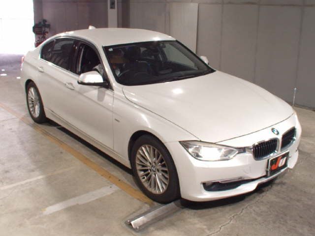 2013 BMW BMW 320d Luxury Japan auction vehicle