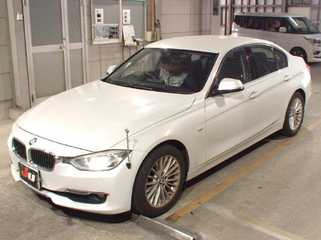 2013 BMW BMW 320d Luxury auction photo 4