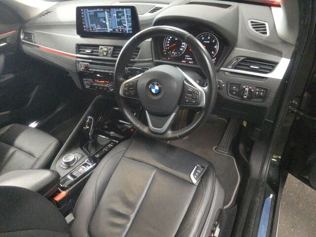2022 BMW X1 XDRIV18D Xライン 4WD auction photo 3