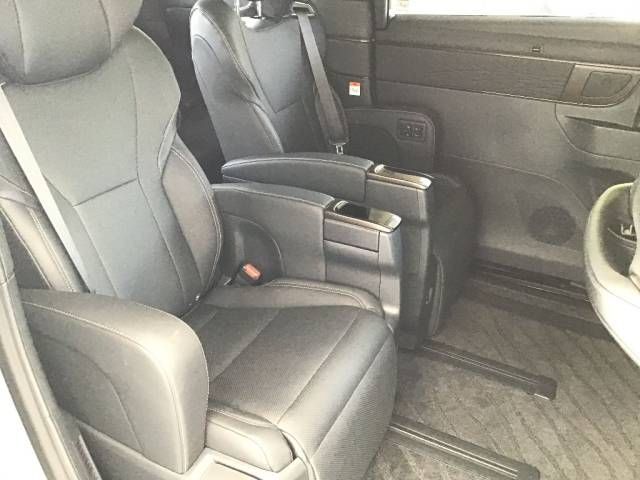 2025 Toyota Alphard Z 4WD auction photo 6