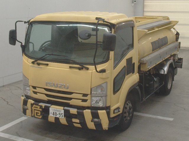 2015 Isuzu Forward Tank car Japan auction vehicle