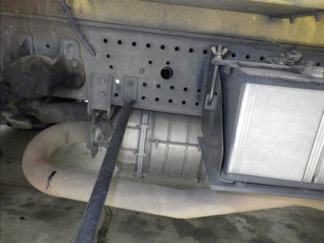 2015 Isuzu Forward Tank car auction photo 4