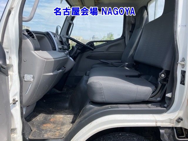 2017 Mitsubishi Fuso Canter Hira PG auction photo 5