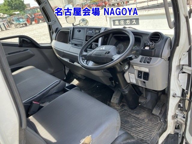 2017 Mitsubishi Fuso Canter Hira PG auction photo 4