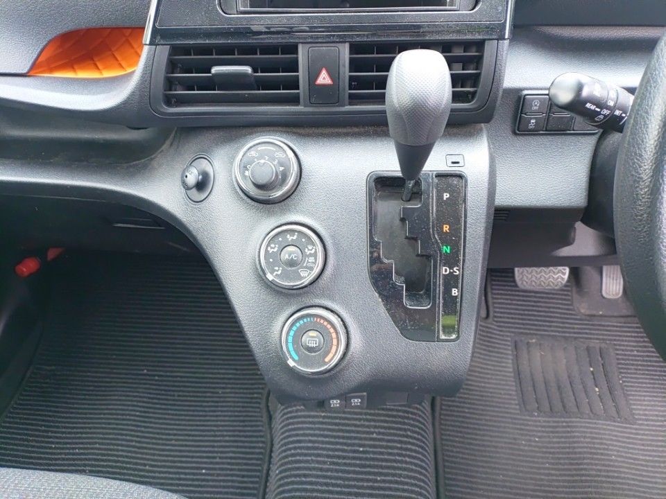 2021 Toyota Sienta auction photo 12
