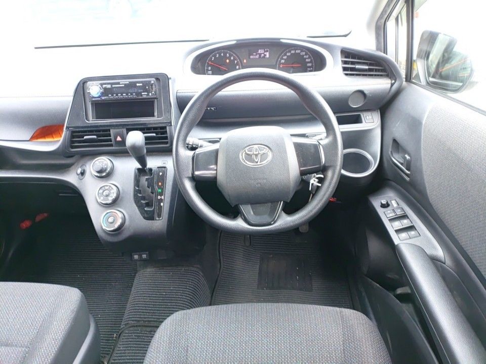 2021 Toyota Sienta auction photo 3