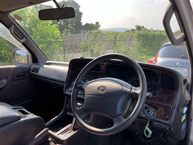 1995 Toyota Hiace リビングサルーンEX 4WD auction photo 3