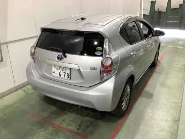 2013 Toyota Aqua S auction photo 2
