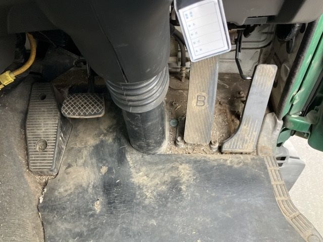 2005 Isuzu Forward フンリュウセンヨウ auction photo 4