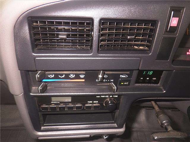 1995 Toyota Hilux auction photo 6