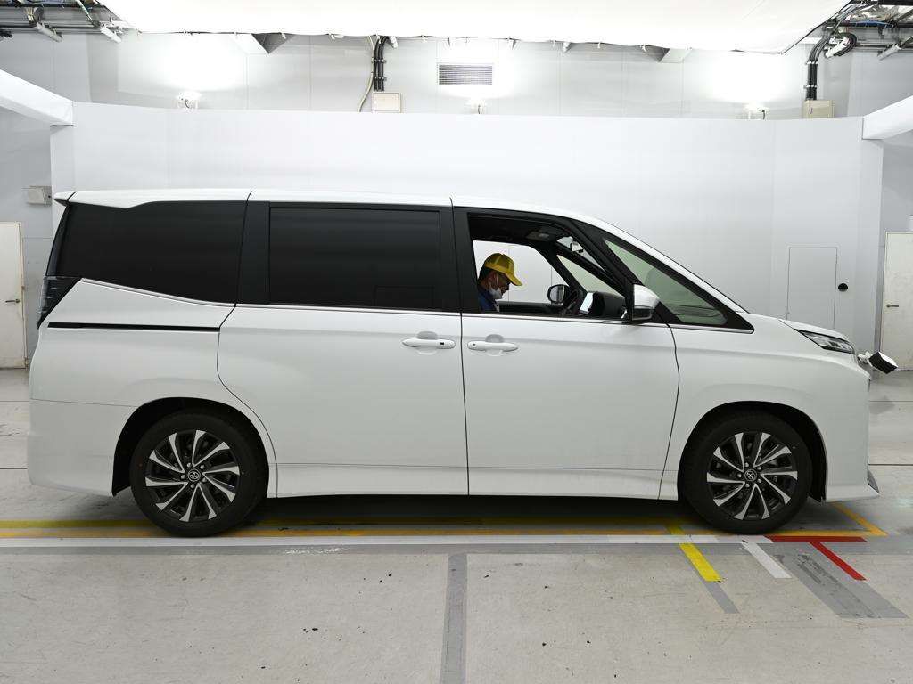 2025 Toyota Voxy ハイブリッドS-Z auction photo 3