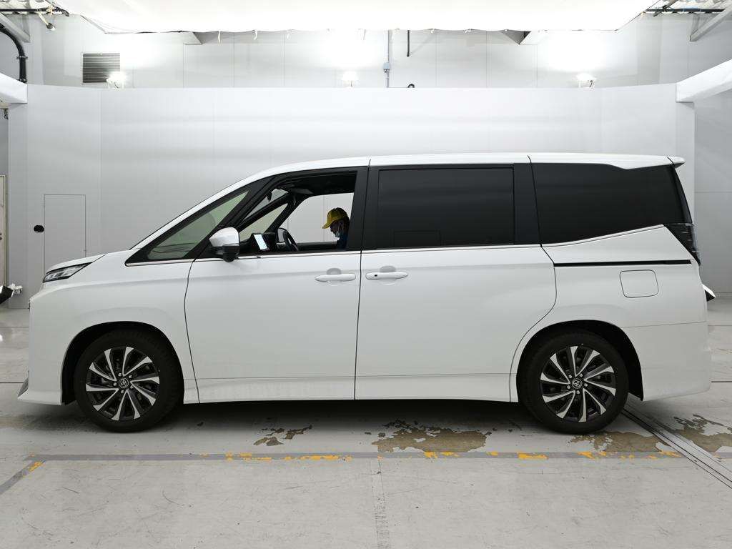 2025 Toyota Voxy ハイブリッドS-Z auction photo 4
