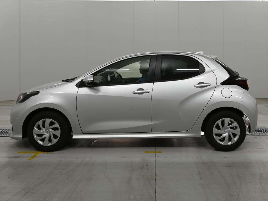 2021 Toyota Yaris ハイブリッドX auction photo 4