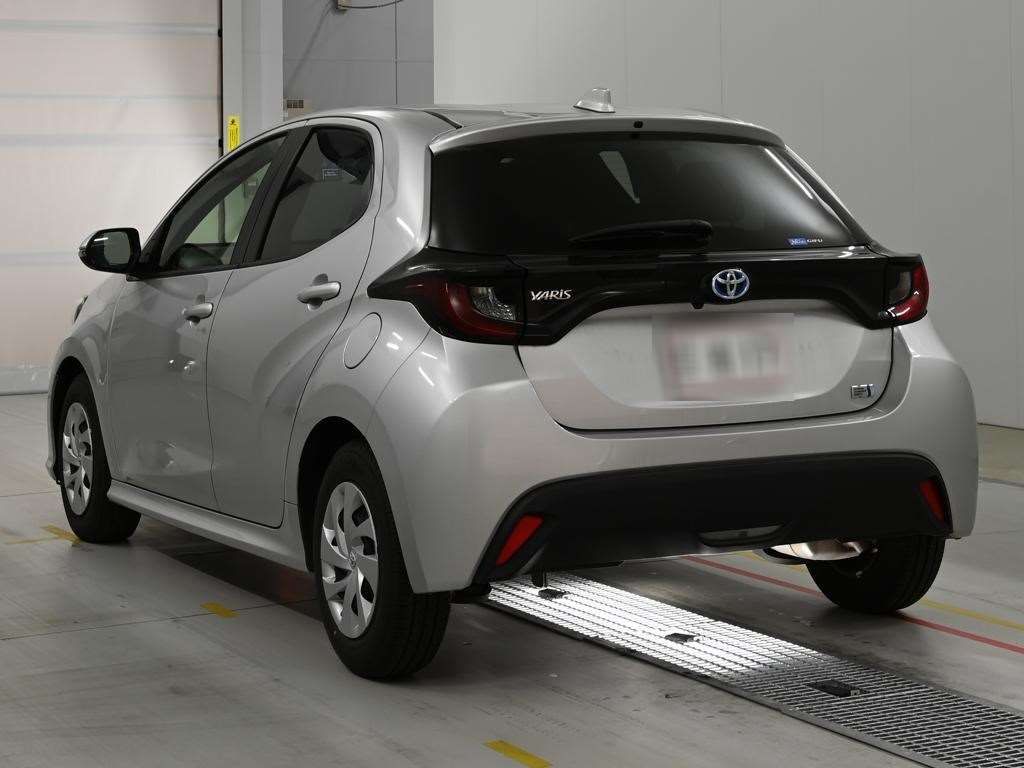 2021 Toyota Yaris ハイブリッドX auction photo 6