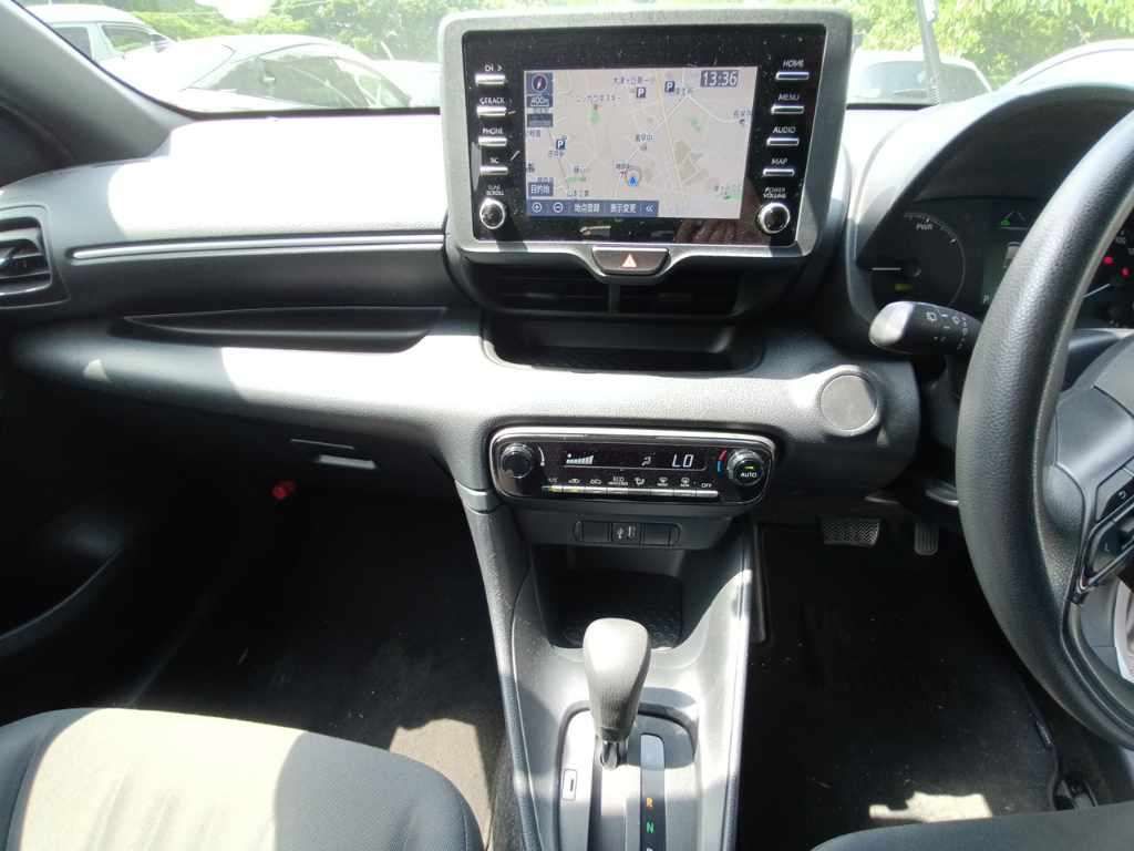 2021 Toyota Yaris ハイブリッドX auction photo 11