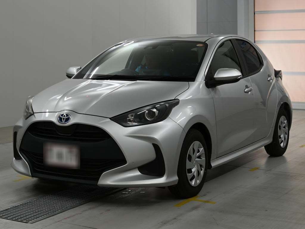 Japan Auction Vehicles 14 2021 Toyota Yaris ハイブリッドX auction photo