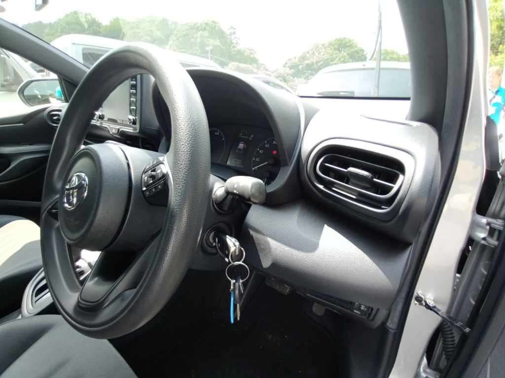 2021 Toyota Yaris ハイブリッドX auction photo 9