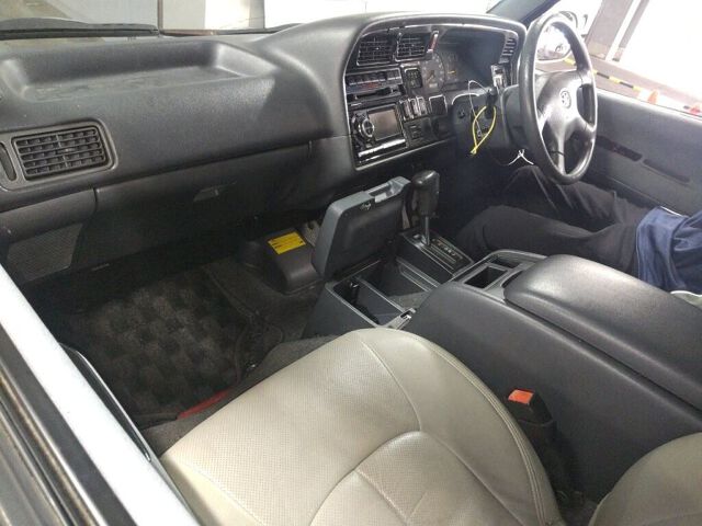 2003 Toyota Hiace Long Super GL auction photo 6