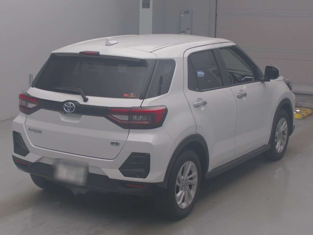 2022 Toyota Raize Hybrid G auction photo 2