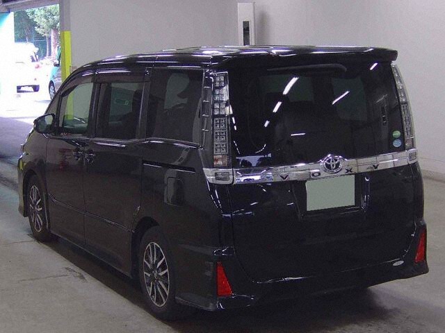2014 Toyota Voxy ZS auction photo 2