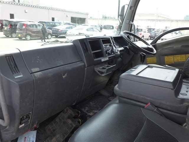 2010 Isuzu Forward dump auction photo 3